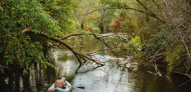 <p>Neliela, bet glezna&nbsp;upe, par kuras nozīmīgumu Straupes kā apdzīvotas vietas attīstībā aizvien nav vienprātības vēsturnieku starpā. Citi apgalvo, ka viduslaikos tā bijusi ūdeņiem bagātāk, izmantojama kuģošanai.</p>