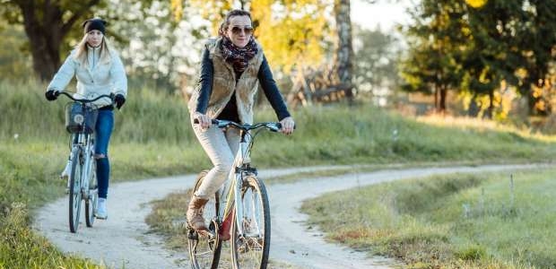 <p style="text-align:justify"><span style="font-size:12.0pt">Maršruts aicina izzināt Straupi no tās veidošanās pirmsākumiem līdz pat mūsdienām, apmeklējot gan vietas, kas minētas vien nostāstos un teikās, izbaudot un sajūtot dabas valdzinājumu un kultūrvēstures šarmu, gan satiekot cilvēkus, pateicoties kuriem pasaulē mazākās Hanzas pilsētas vārds izskan pāri robežām.</span></p>