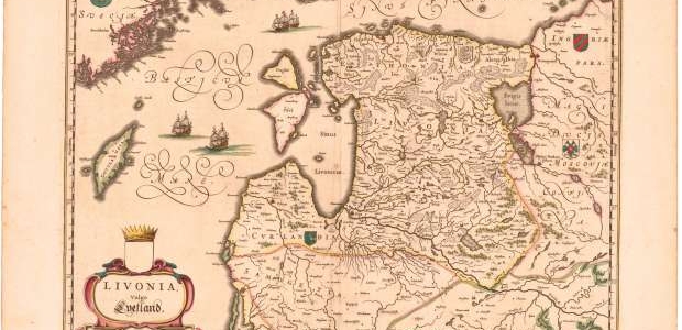 <p style="text-align:justify"><span style="font-size:11.0pt">1221. gadā pēc zobenbrāļu uzvaras bīskaps Alberts Idumejas novadu izlēņoja izlēņoja Rozenu dzimtai, kas 13. gadsimta beigās uzcēla Lielstraupes pili, ap kuras nocietinājumu drīz vien izveidojās arī Straupes pilsēta. </span></p>