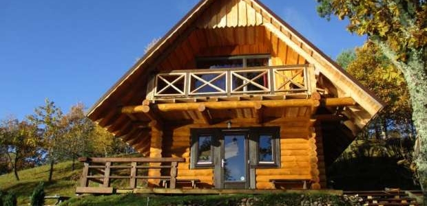 <p>Brīvdienu māja/pirts " Ezerkalni" atrodas gleznainā vietā, RAISKUMA EZERA ielokā, Gaujas nacionālajā parkā.</p>