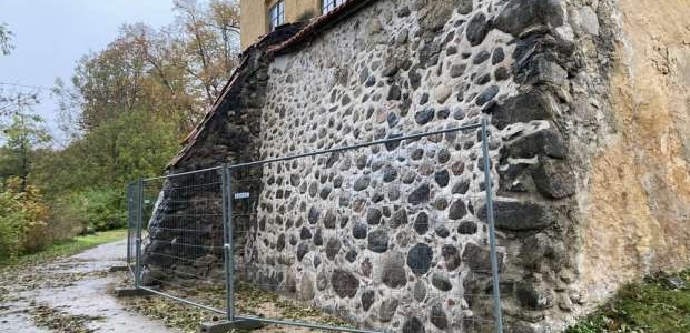 <p>Atjaunota nobrukusī Lielstraupes pils atbalsta siena (SIA Aqua Latvia, 2022);</p>

<p>Renovēta Lielstraupes pils pagraba griestu velves daļa, novēršot zudušo apjomu (SIA Aqua Latvia, 2024).</p>